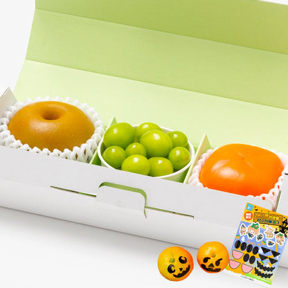 【ハロウィーンカード＆デコシール付き】[贈答用]国産シャインマスカット（1カップ）と梨（1玉）と柿（1玉）